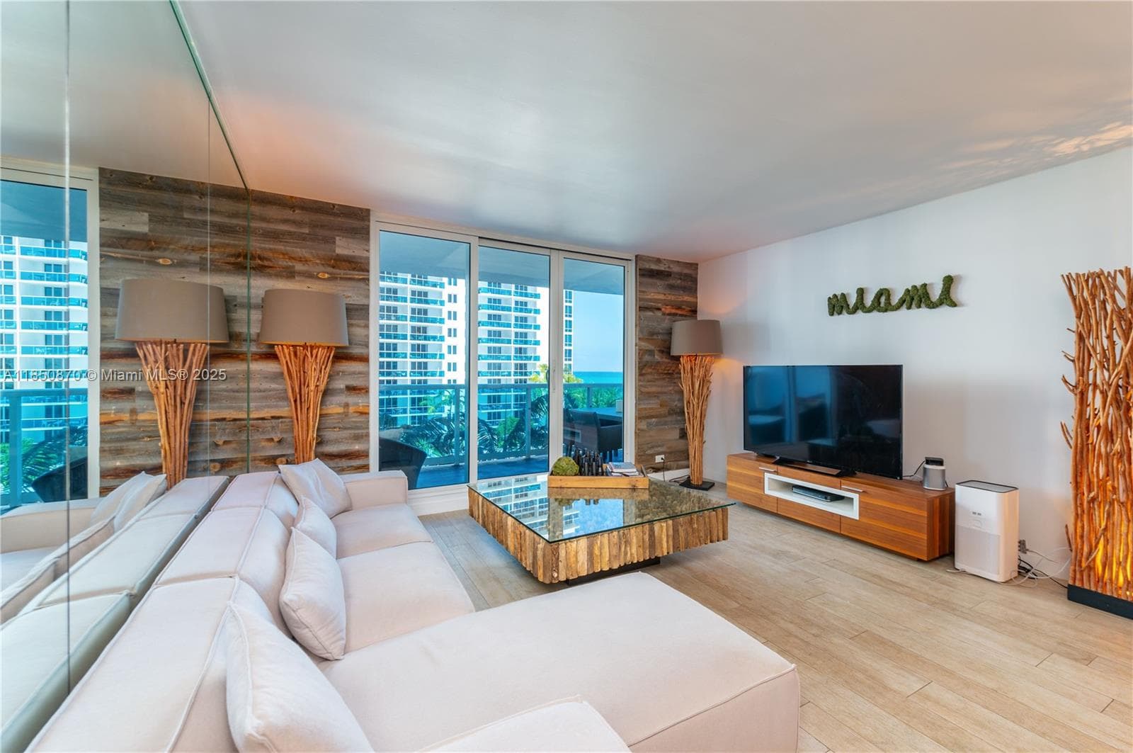 2301 Collins Ave 716 photo 4