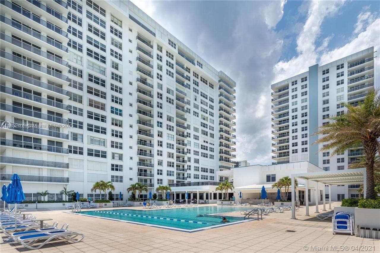2751 Ocean Dr 3