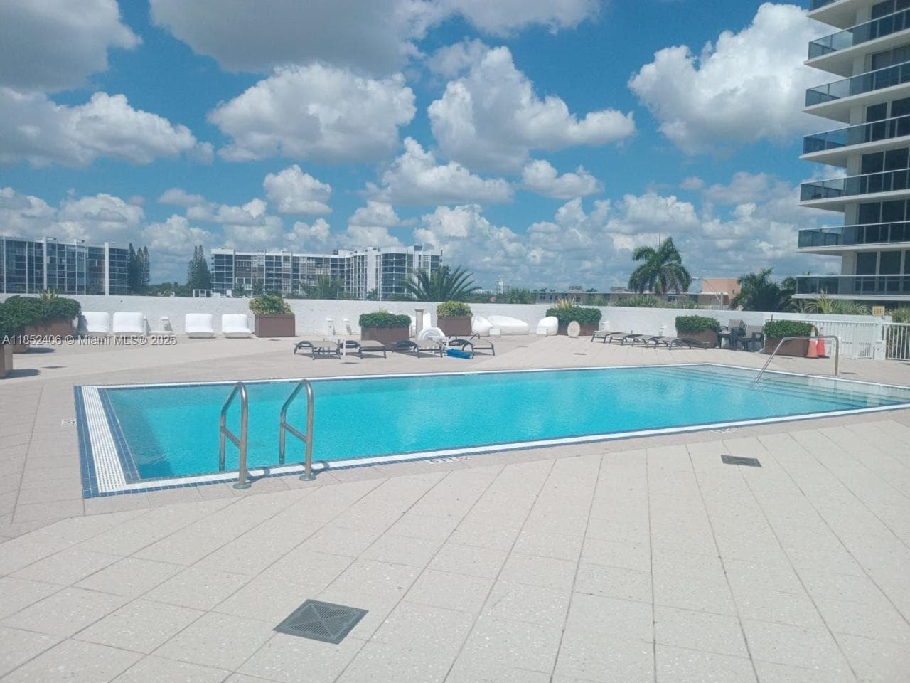 2751 Ocean Dr 5