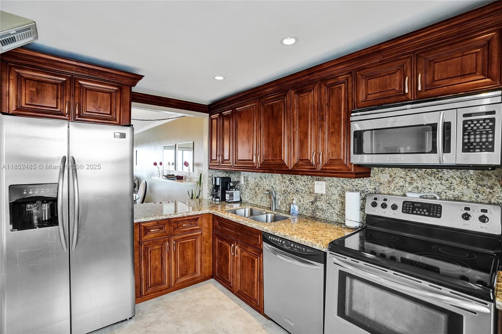 1401 N Riverside Dr 1005 photo 17