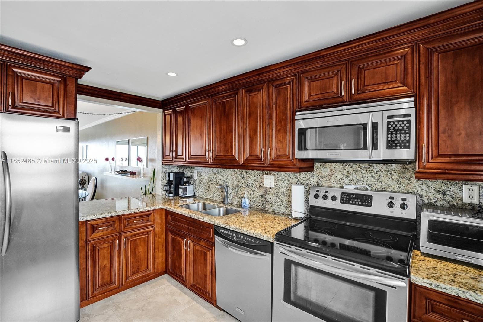 1401 N Riverside Dr 1005 photo 16
