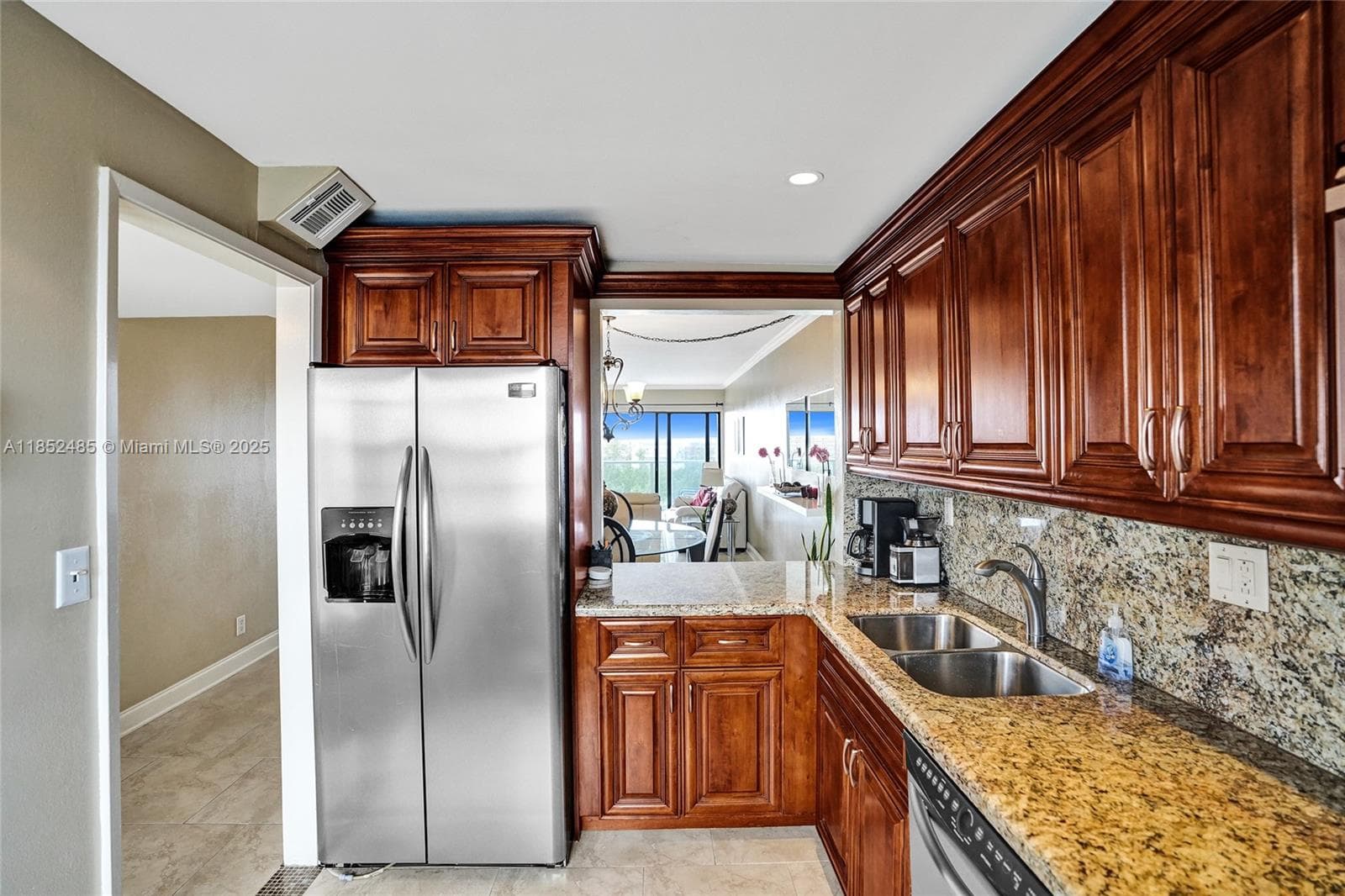 1401 N Riverside Dr 1005 photo 18