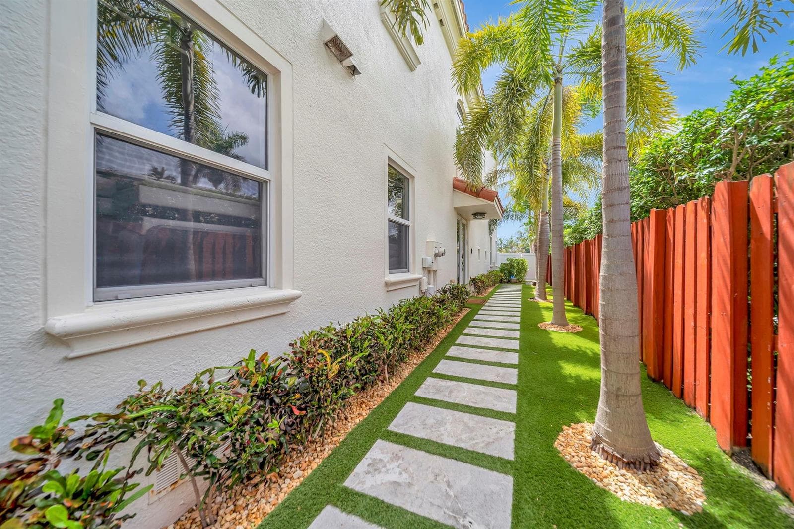 1368 Bayview Drive 5