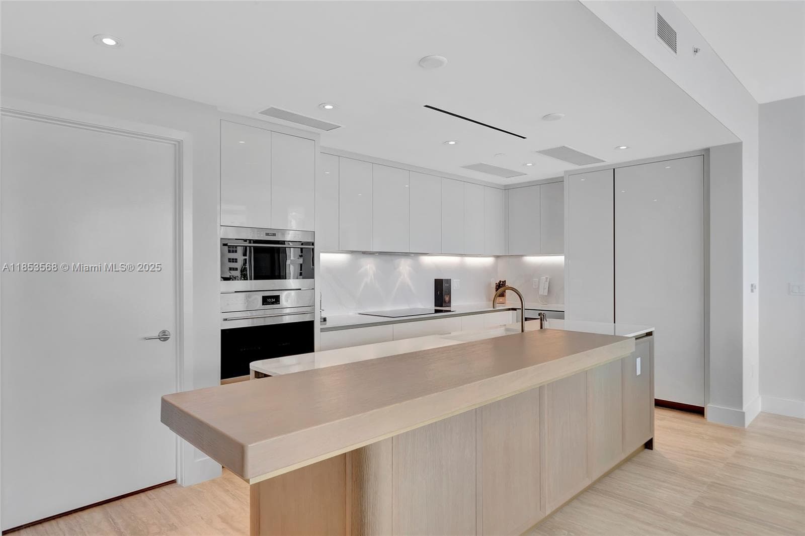 525 N Fort Lauderdale Beach Blvd 802 photo 14
