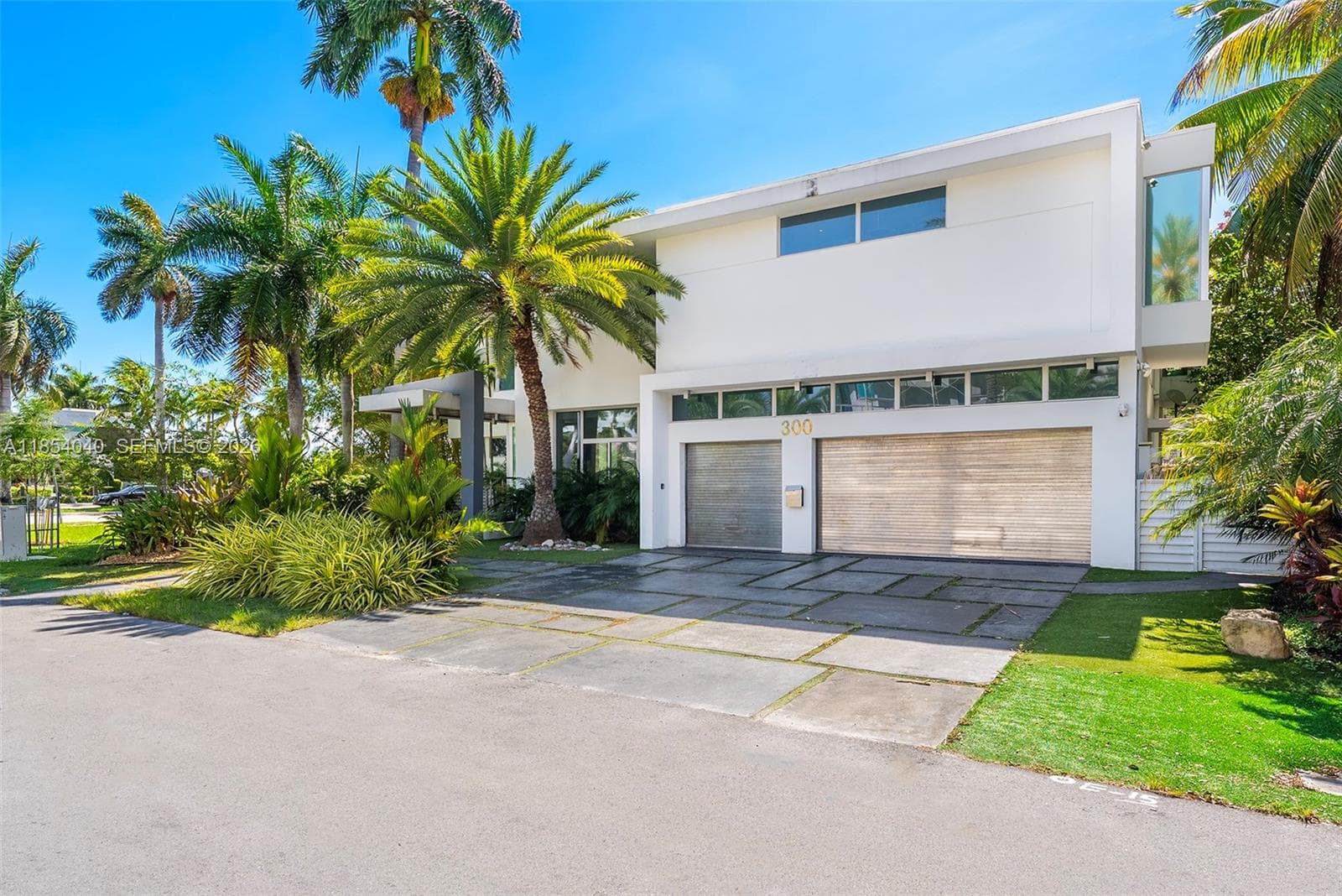 300 Royal Plaza Dr 4