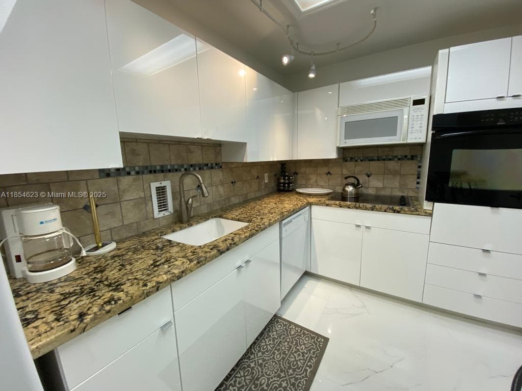 4001 S Ocean Dr 10F photo 3