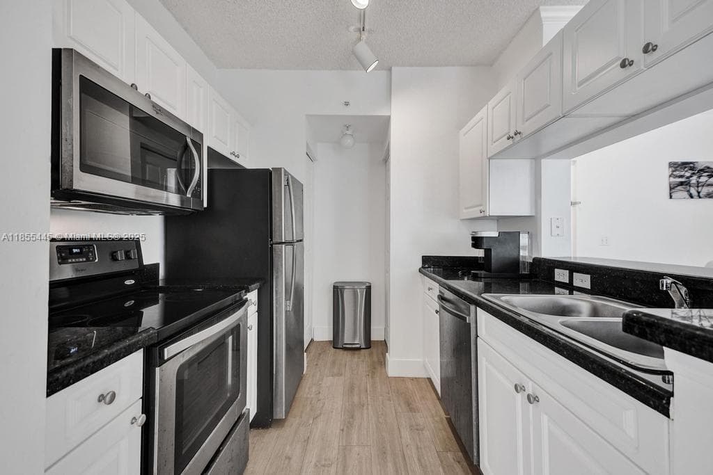 17100 N Bay Rd 1511 photo 11