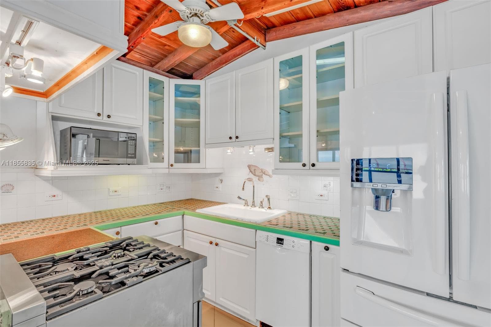 140 Gardenia St photo 6