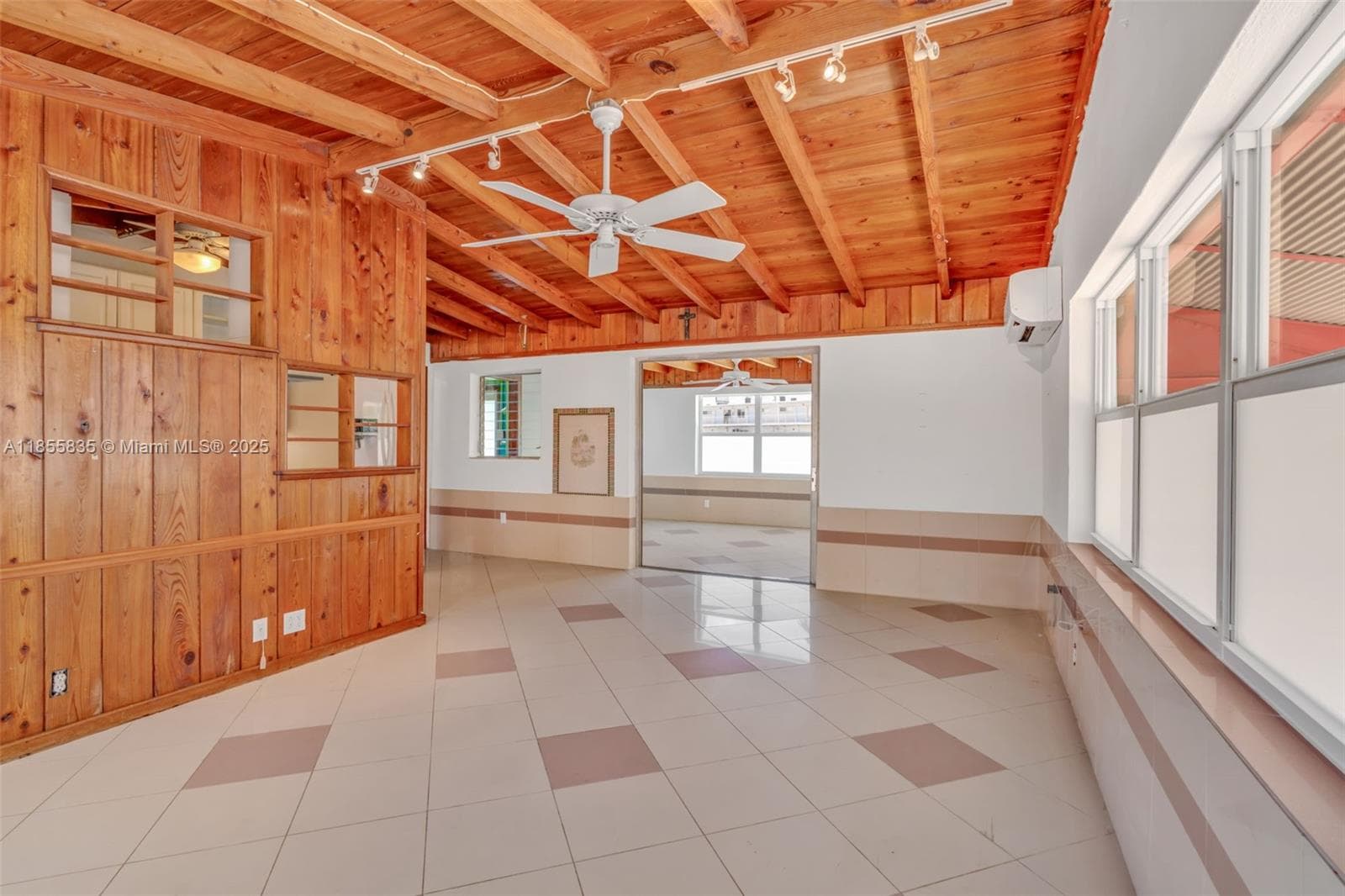 140 Gardenia St 4