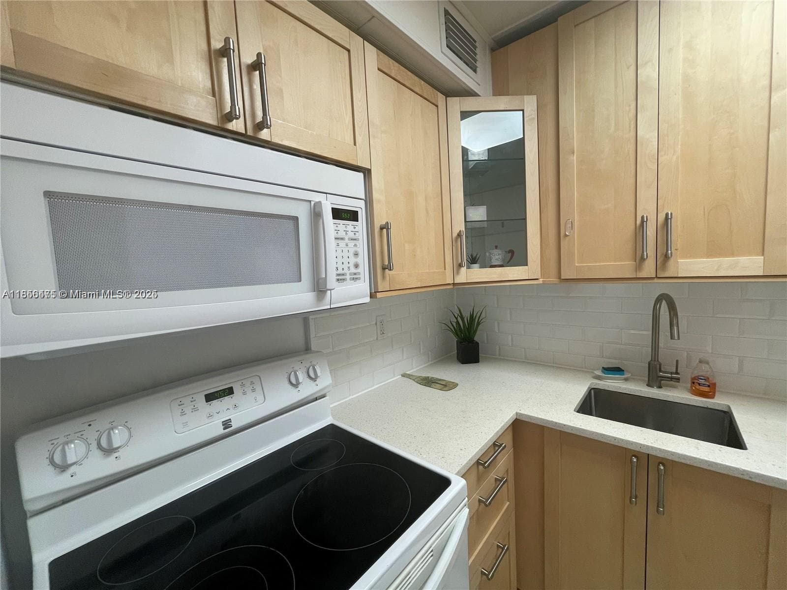 2899 Collins Ave 1420 photo 7