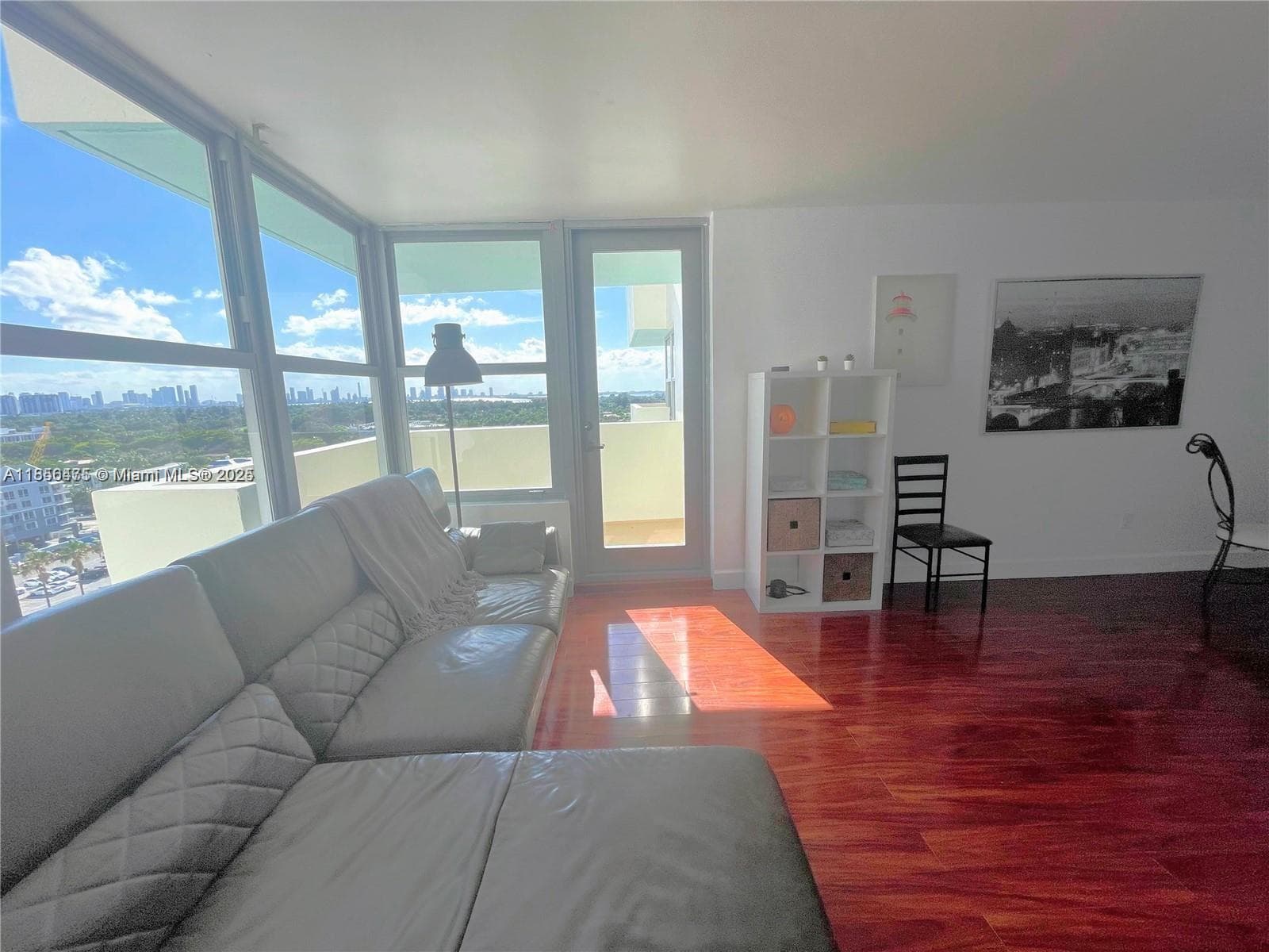 2899 Collins Ave 1420 photo 3
