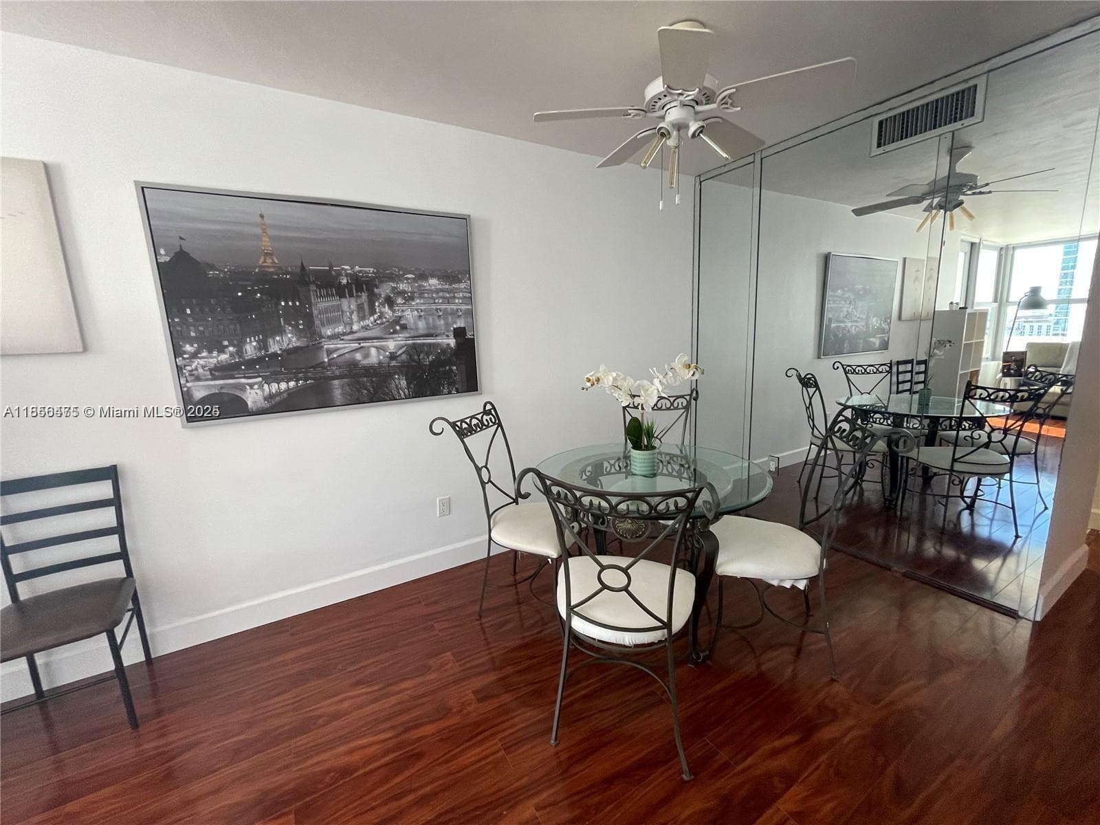 2899 Collins Ave 1420 photo 4