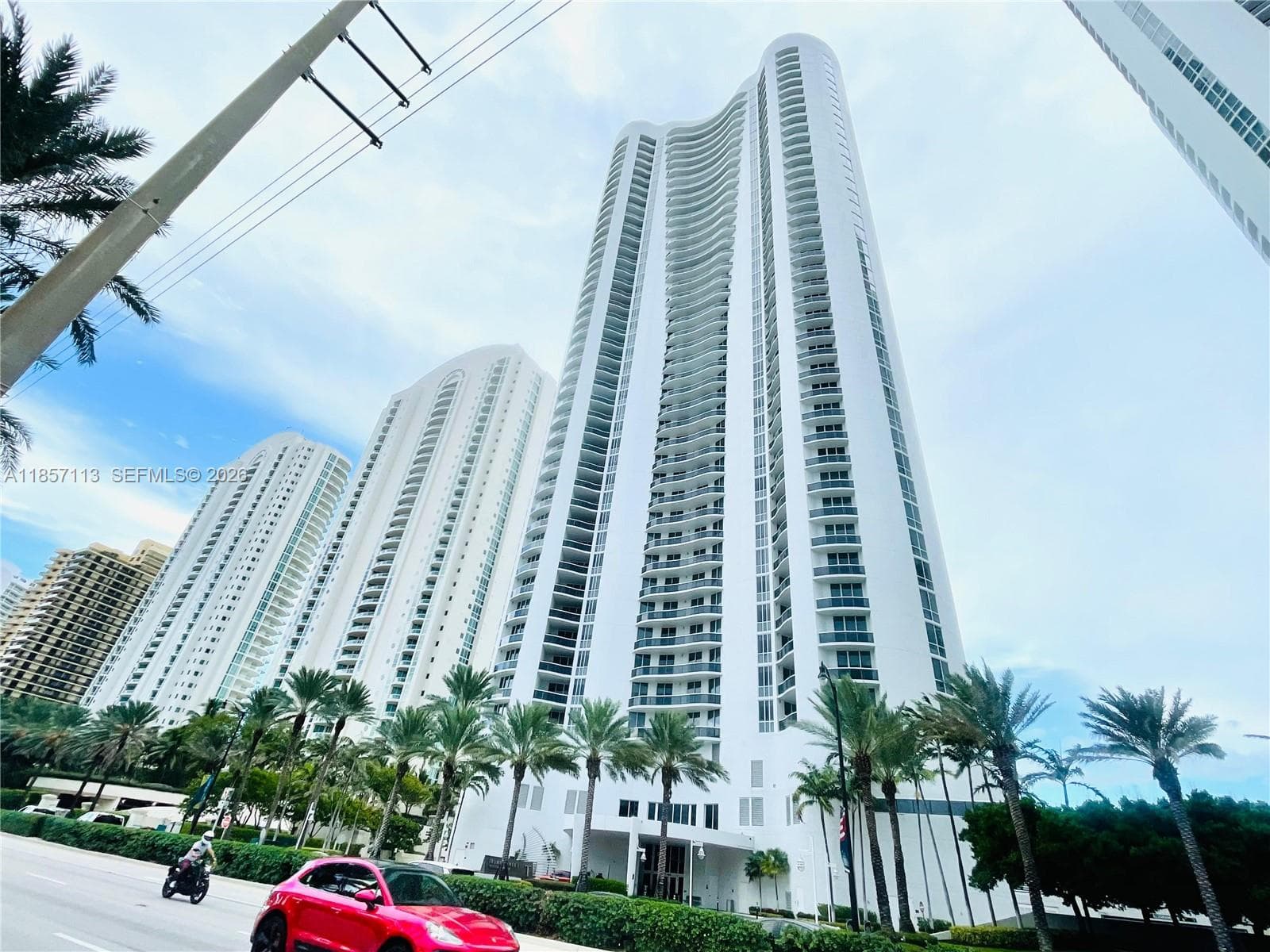 16001 Collins Ave 1402 photo 2