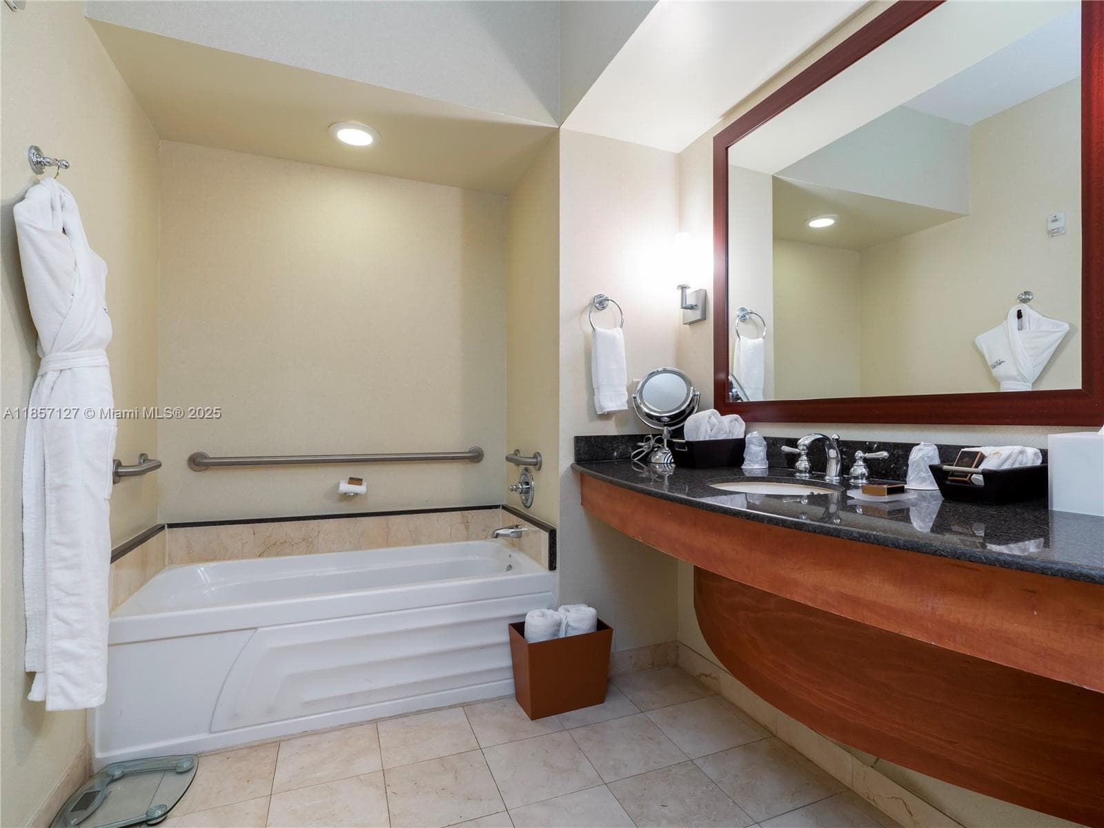 18001 Collins Ave 811 photo 8