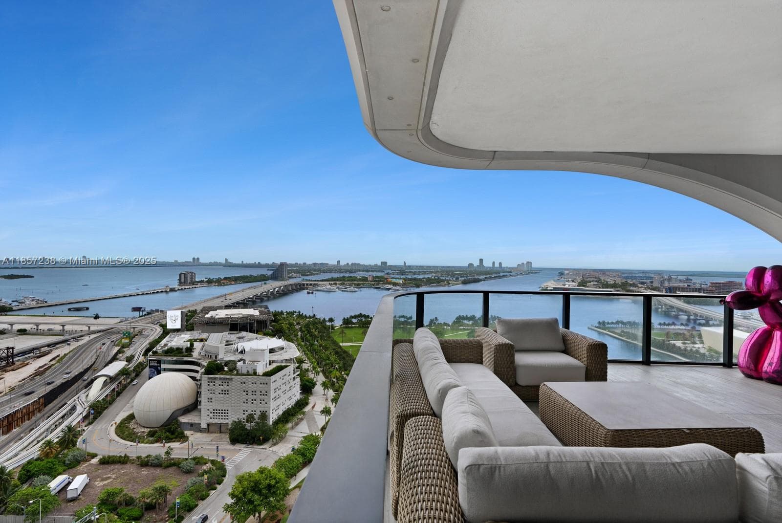 1000 Biscayne Blvd 2402 photo 16