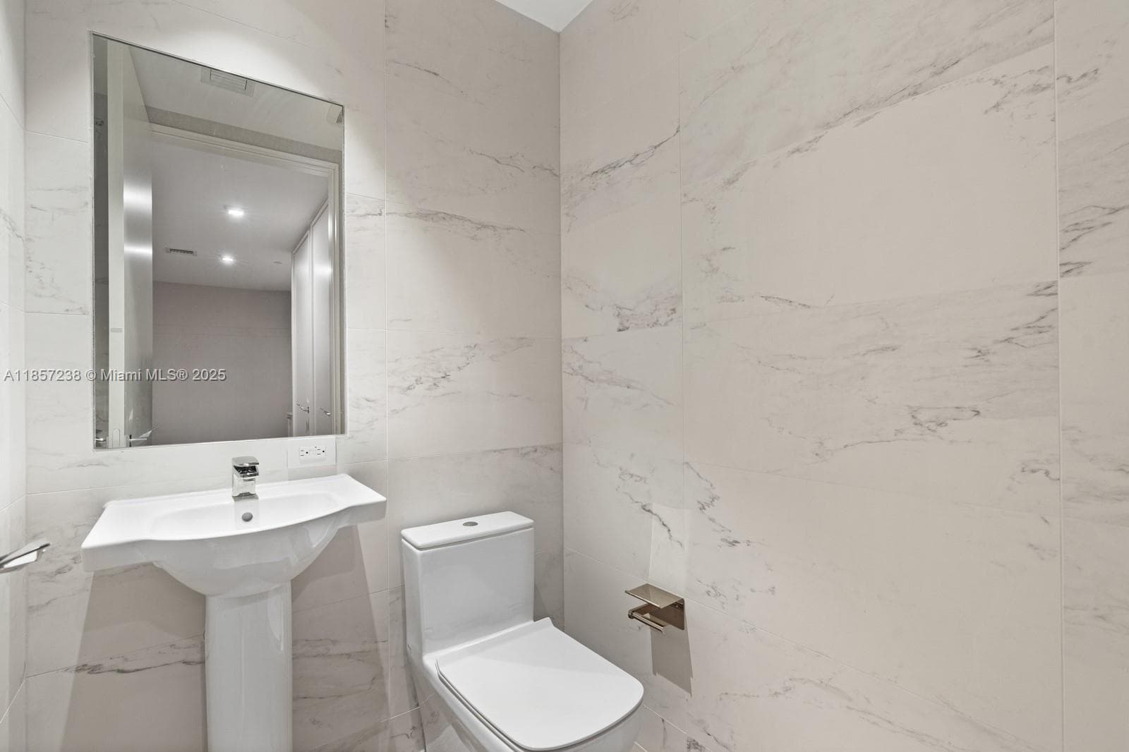1000 Biscayne Blvd 2402 photo 10