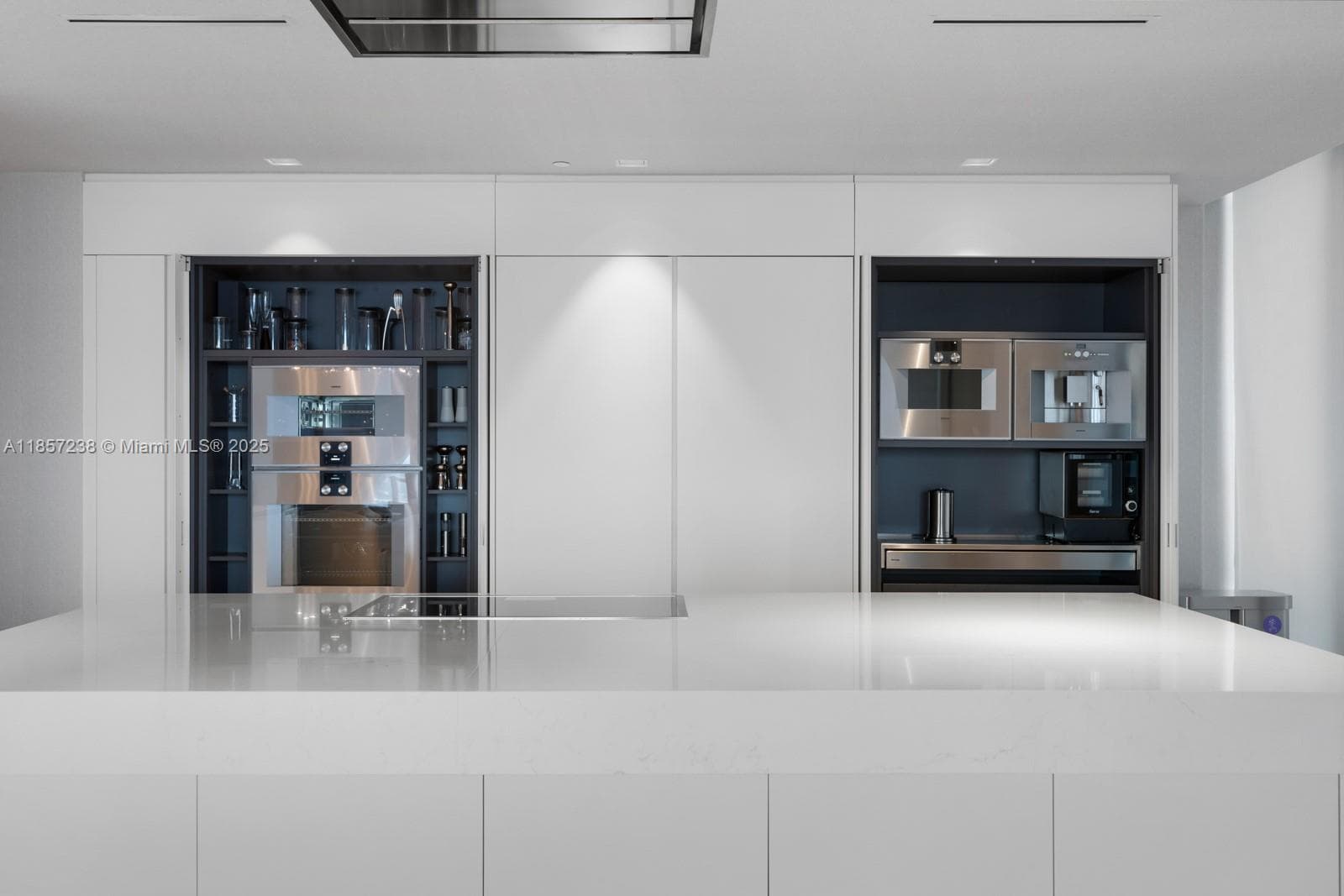 1000 Biscayne Blvd 2402 photo 14