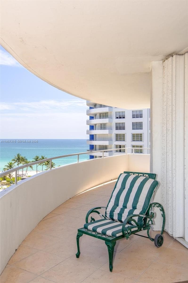 5161 Collins Ave 1104 photo 3