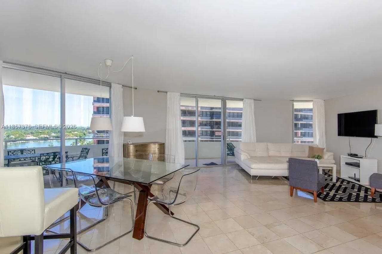5161 Collins Ave 1104 photo 9