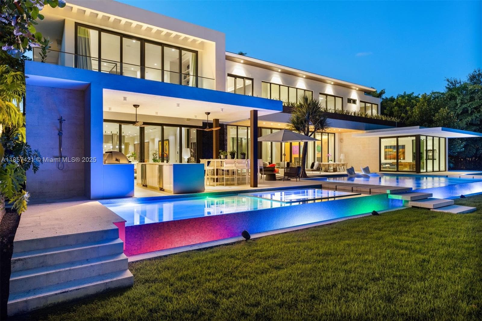540 Leucadendra Dr 2