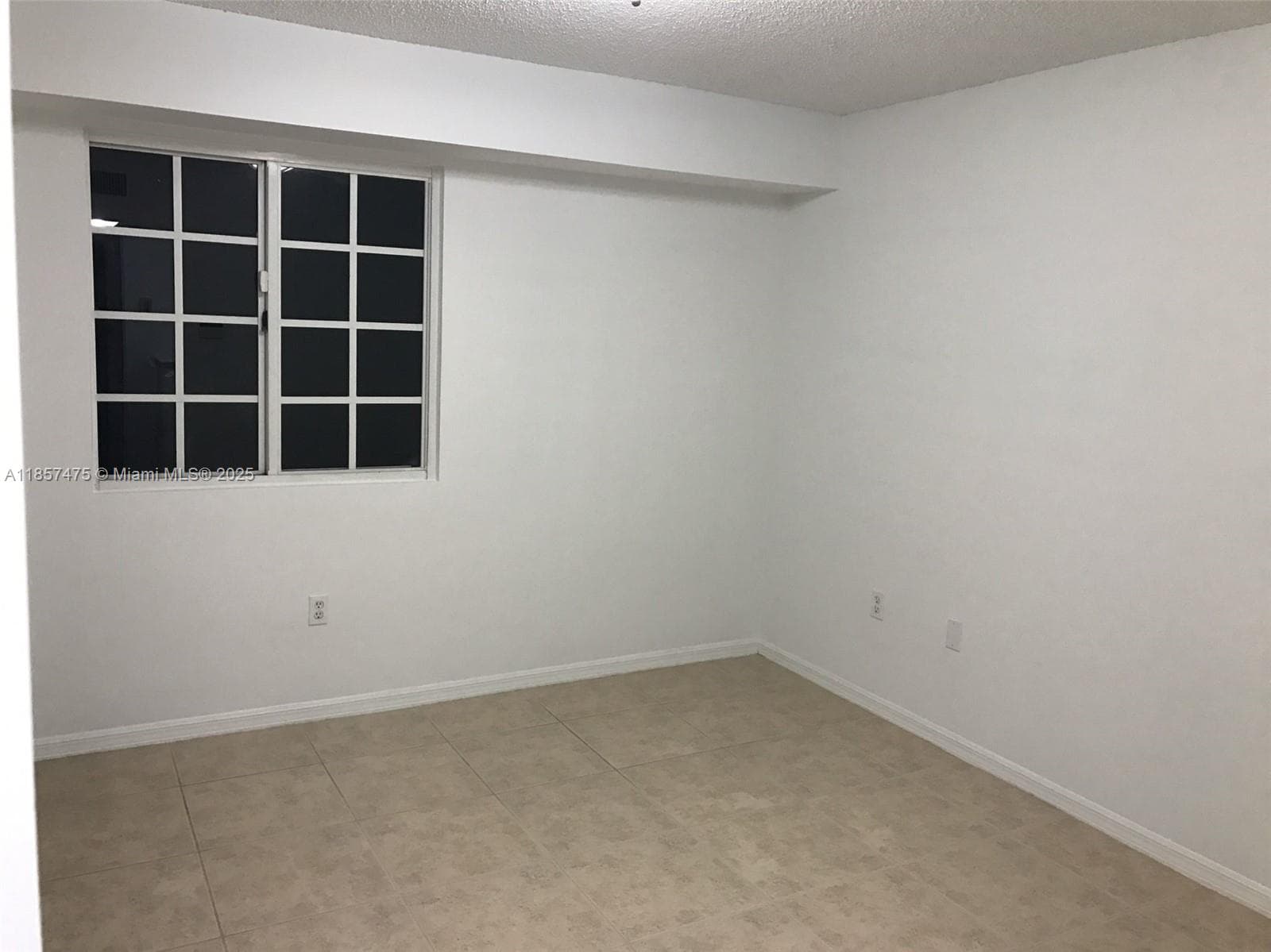 2821 NE 185th St 408 photo 16