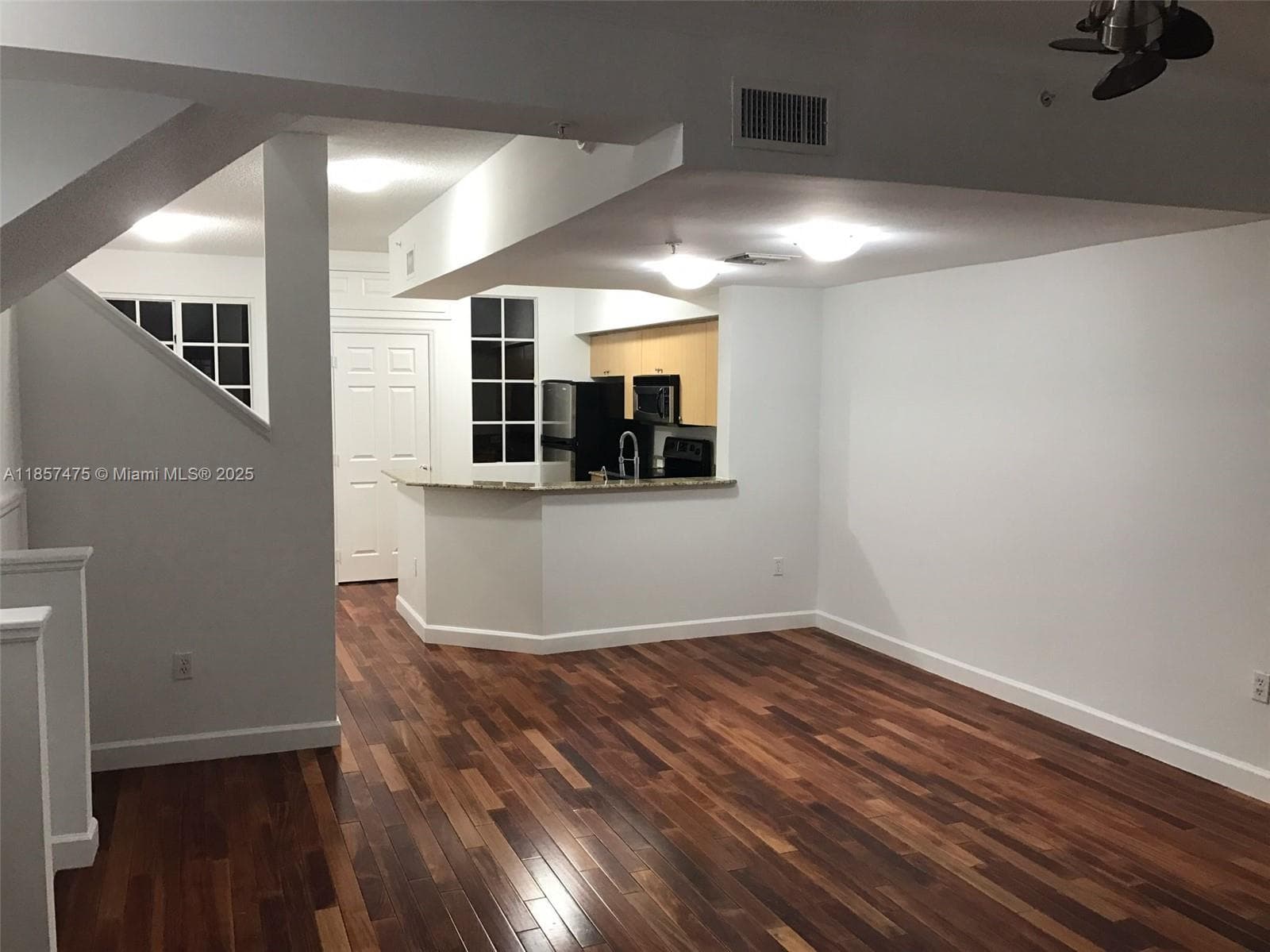 2821 NE 185th St 408 photo 4