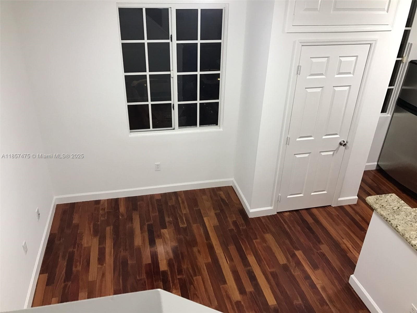 2821 NE 185th St 408 photo 25