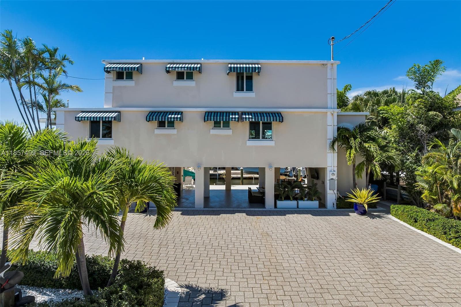 122 Court Contessa 3