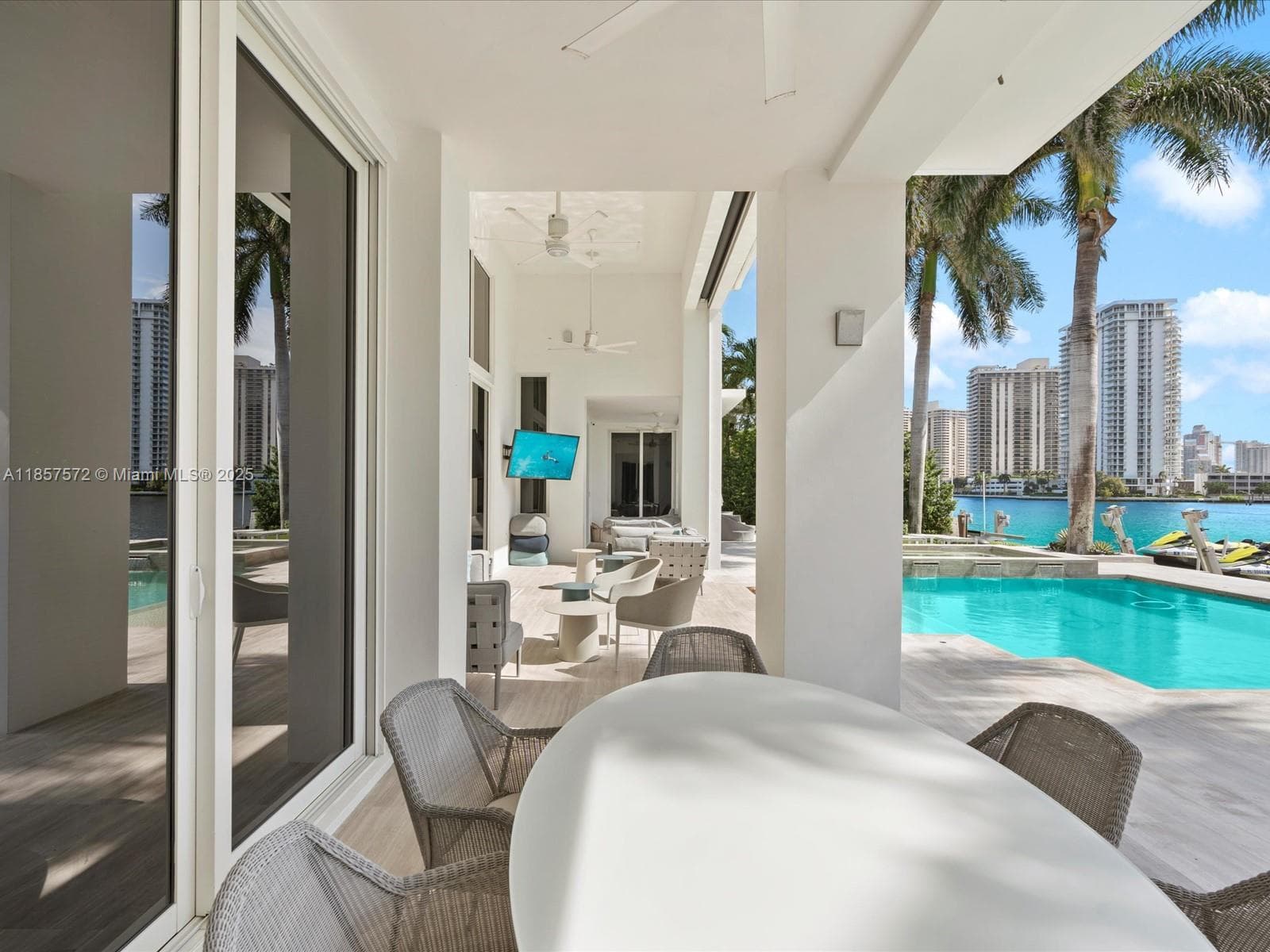 224 S ISLAND photo 13