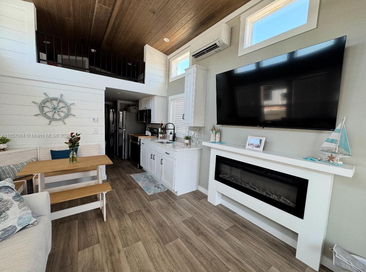 325 Calusa St 302 4