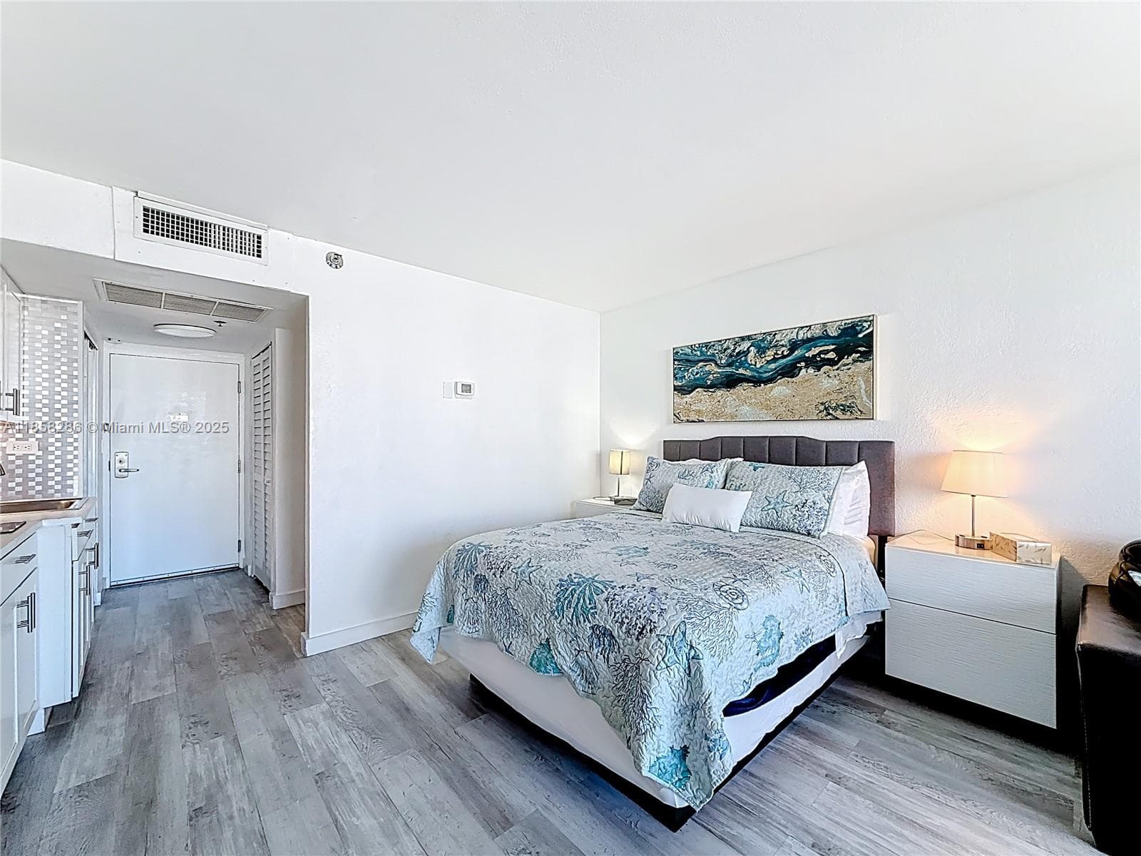 19201 Collins Ave 636 photo 13