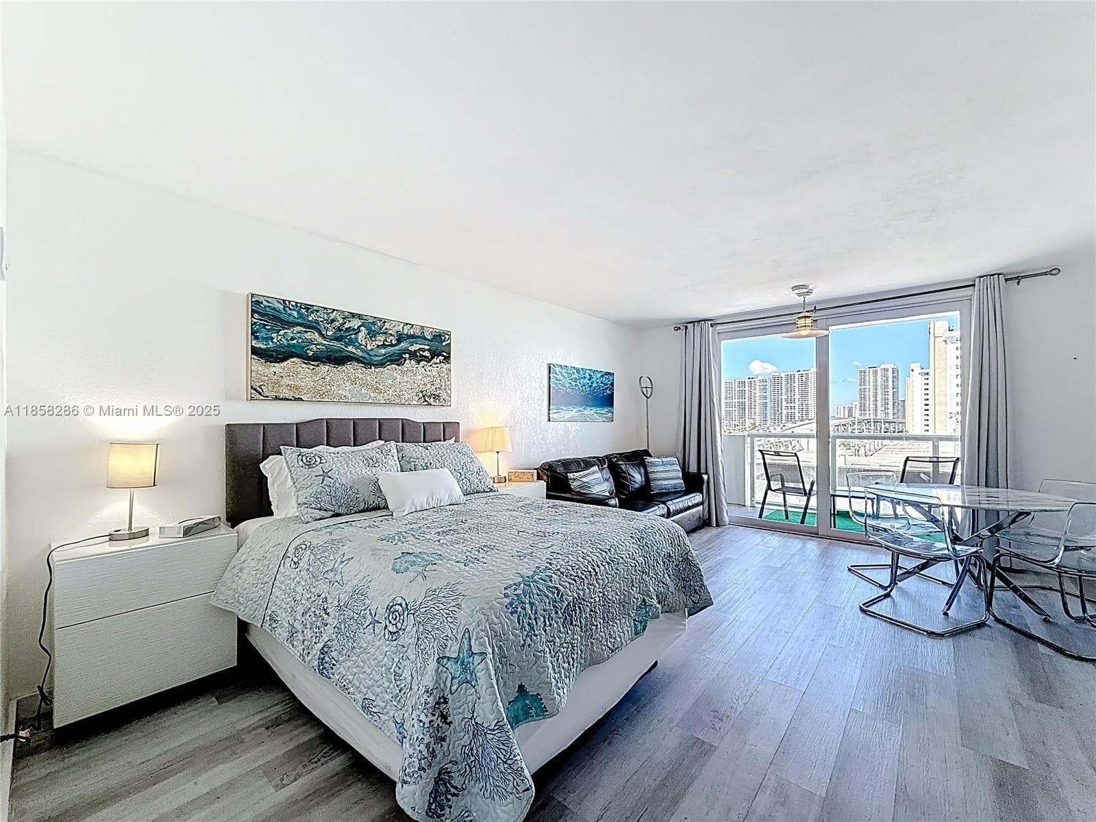 19201 Collins Ave 636 photo 12