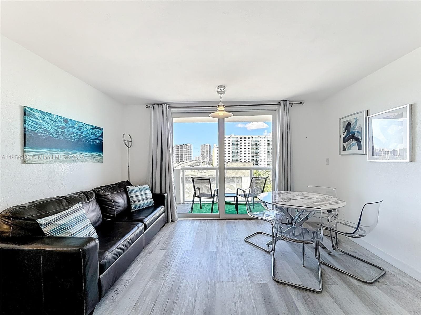 19201 Collins Ave 636 photo 10