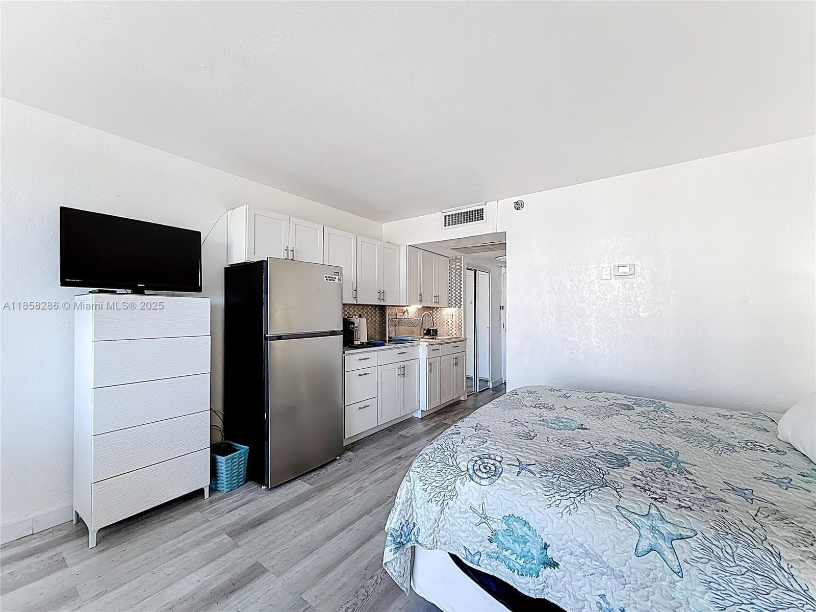 19201 Collins Ave 636 photo 14