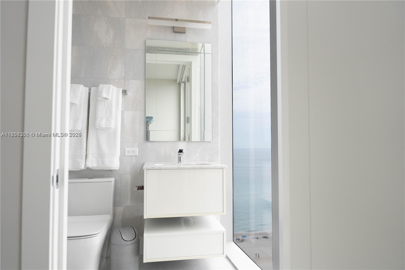 18501 Collins Ave 1104 photo 18