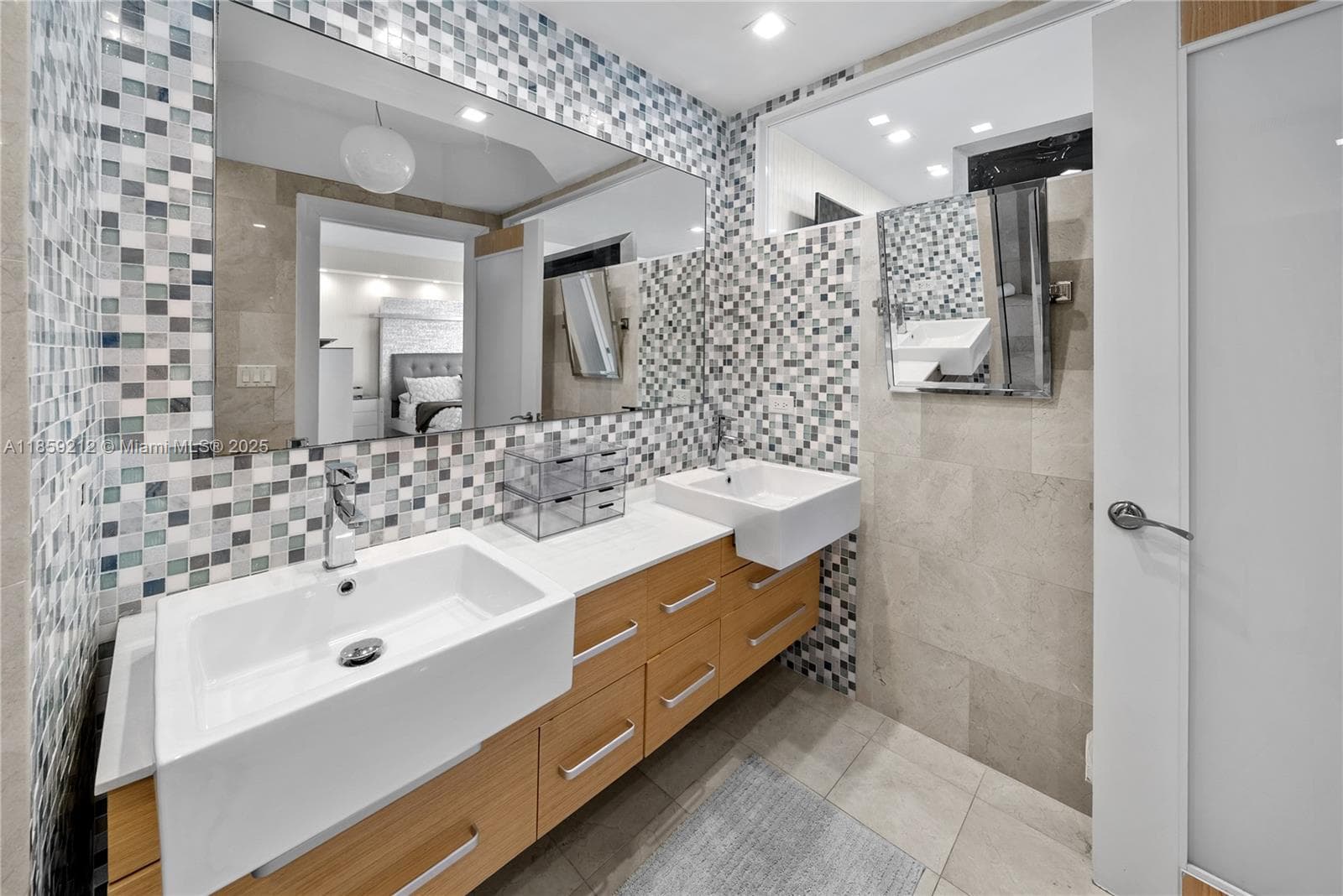 17875 Collins Ave 801 photo 9