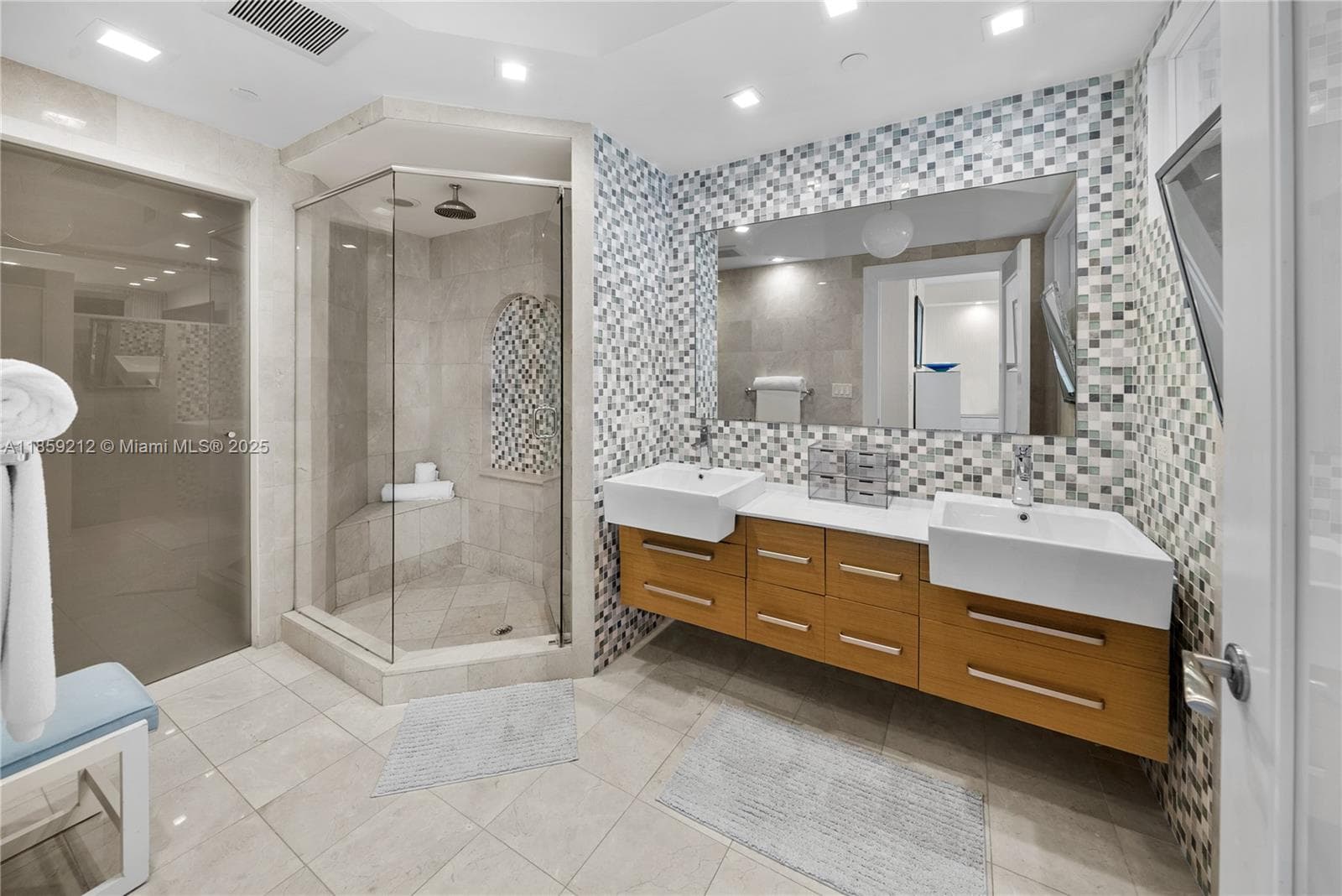 17875 Collins Ave 801 photo 8