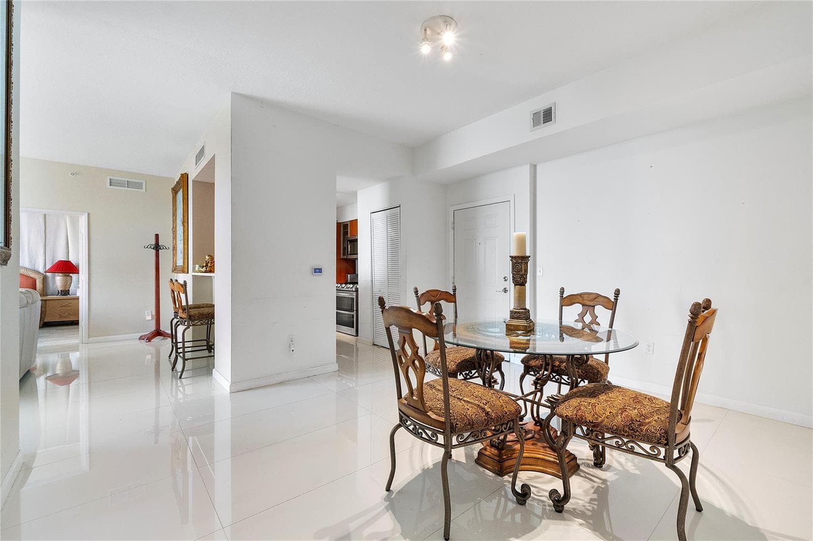 625 Casa Loma Boulevard 1608 photo 8
