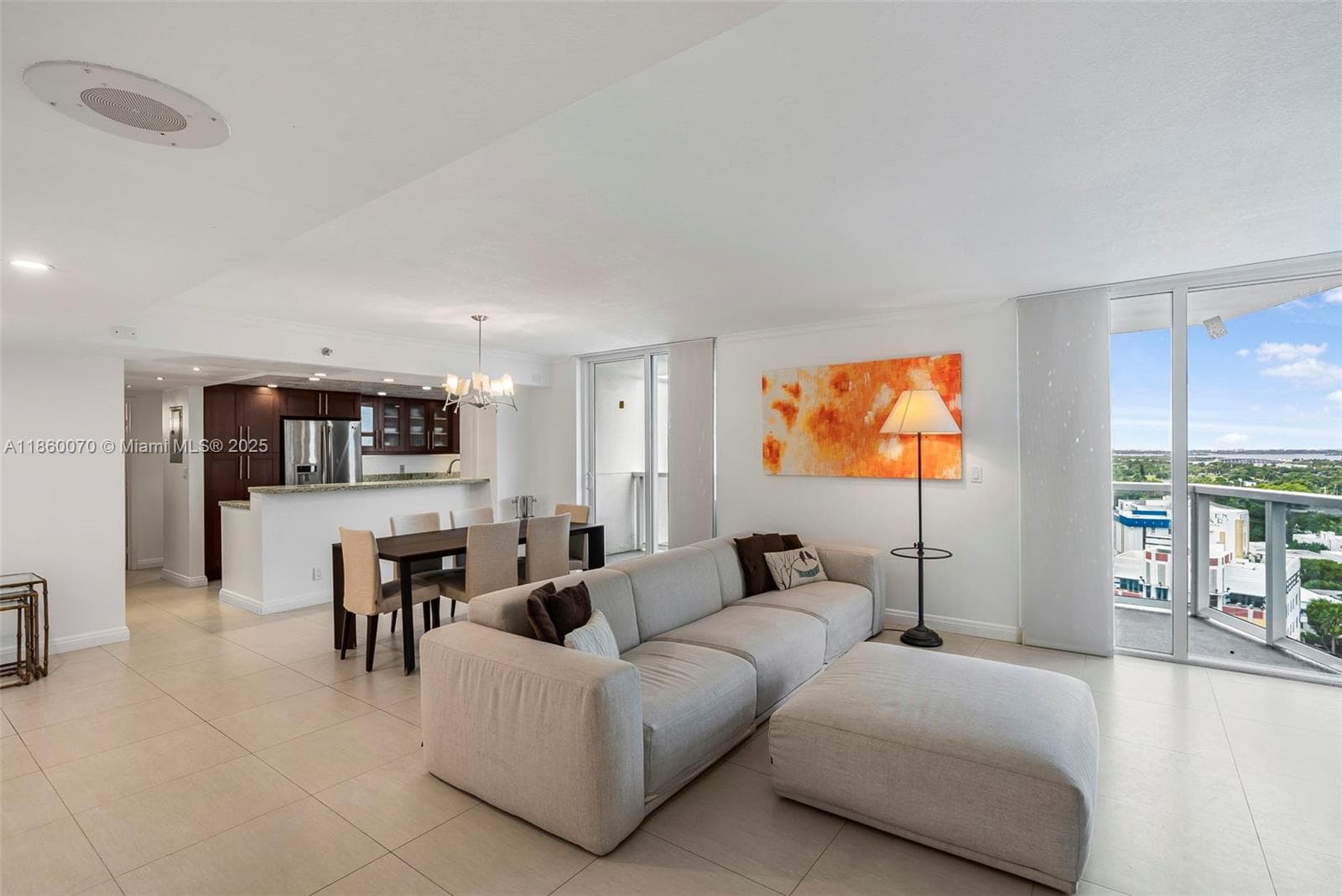 2401 Collins Ave 1808 photo 2