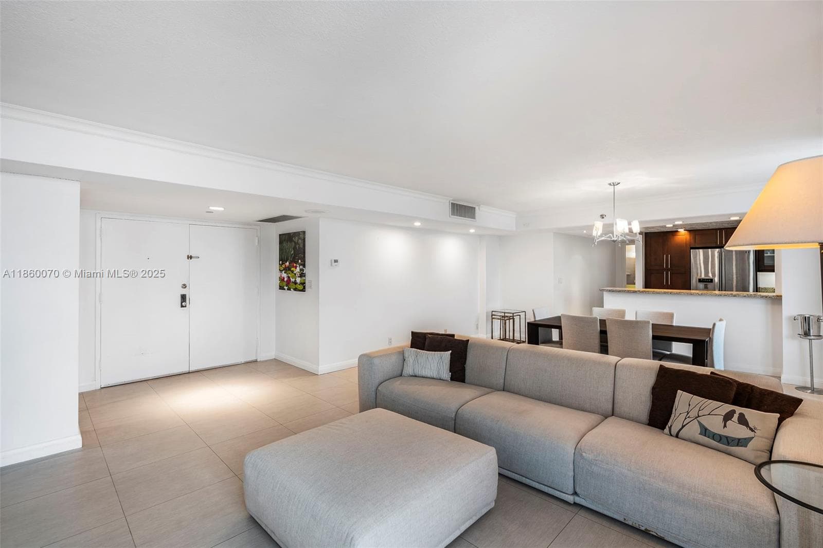 2401 Collins Ave 1808 photo 3
