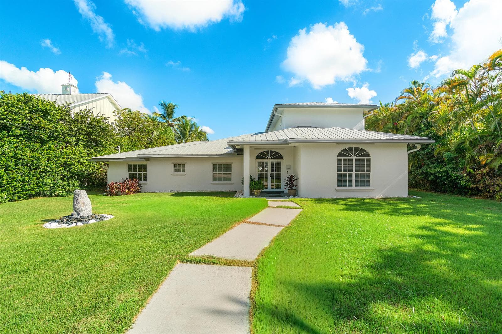5447 Center Street 4