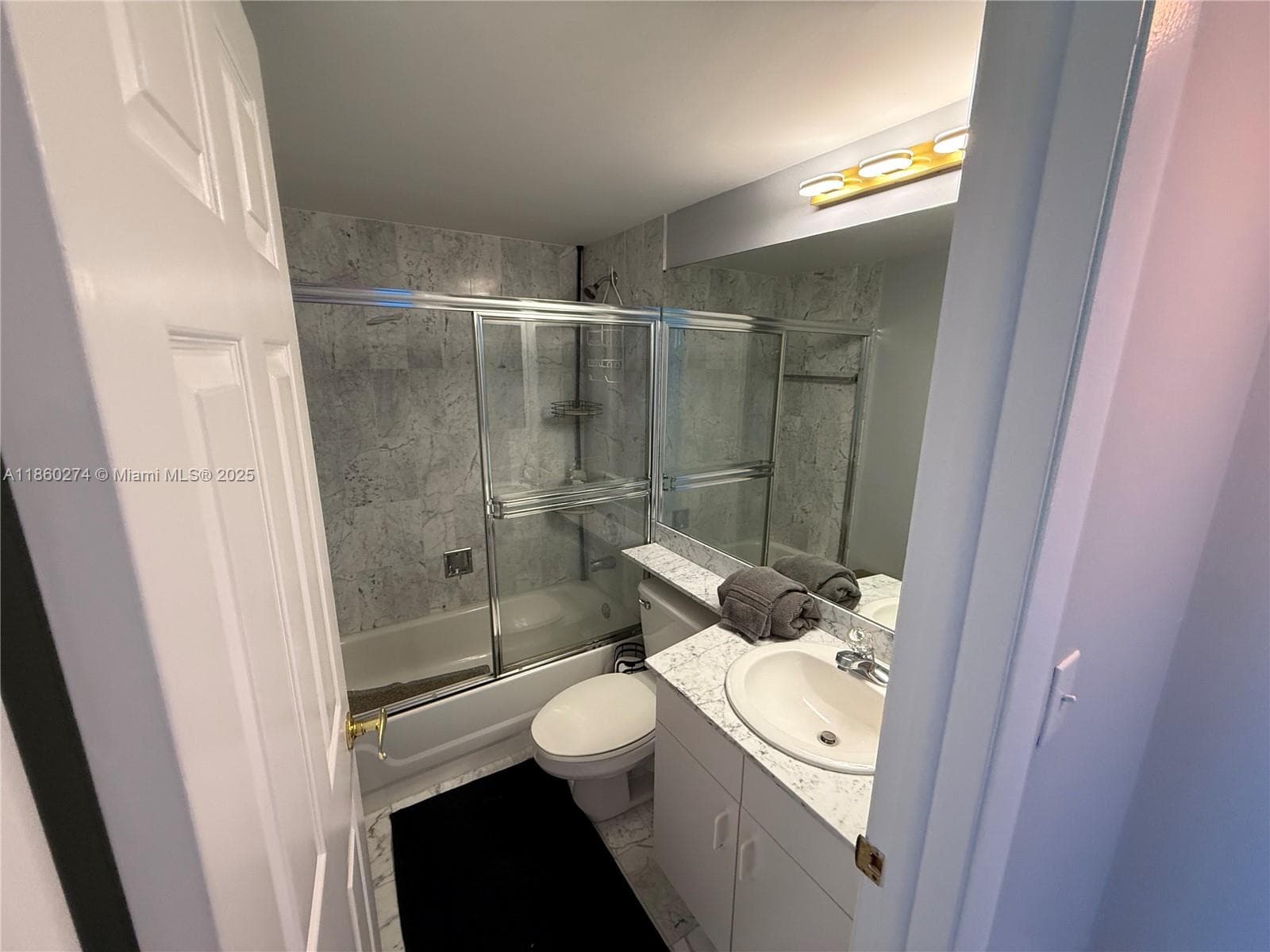 800 Claughton Island Dr 703 photo 15