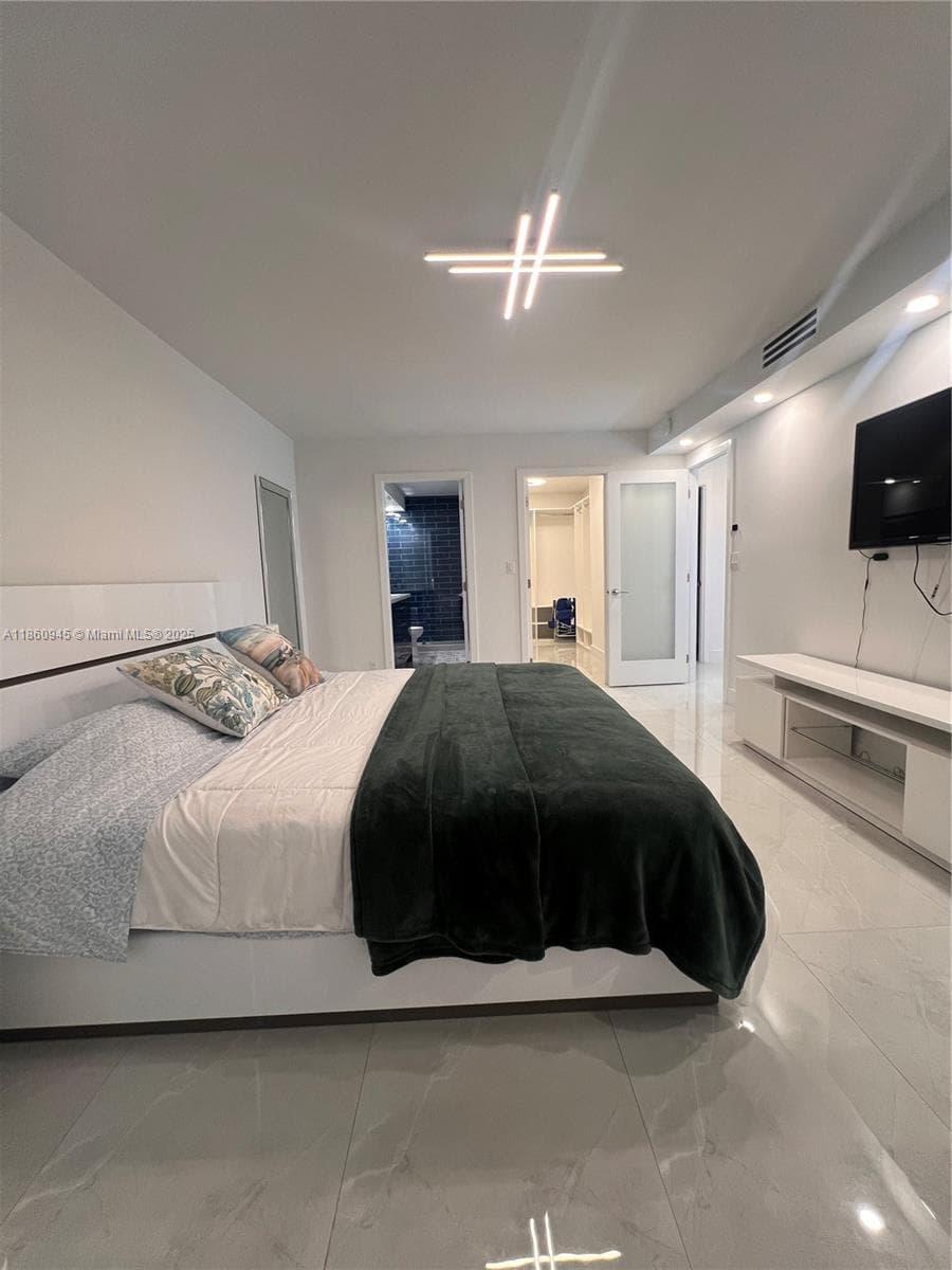 100 Bayview Dr 1524 photo 7