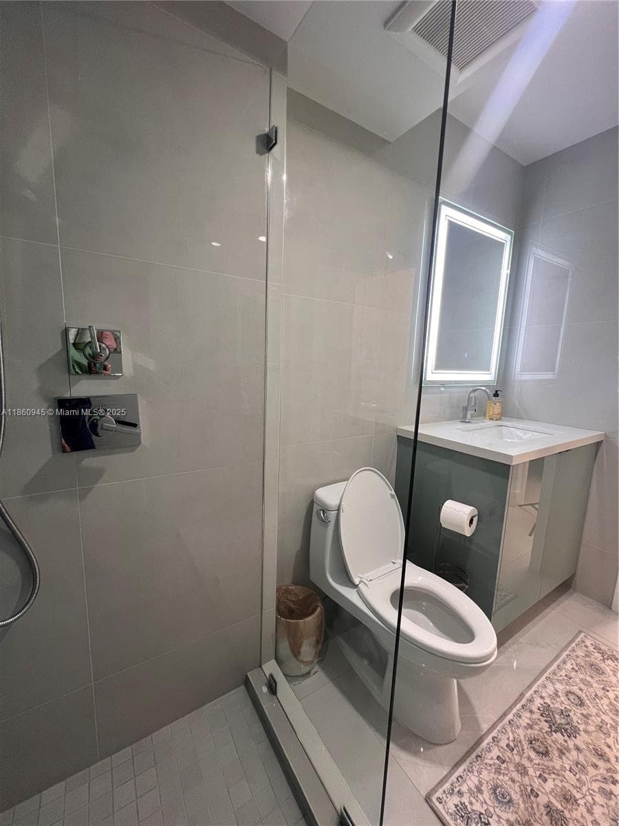 100 Bayview Dr 1524 photo 18
