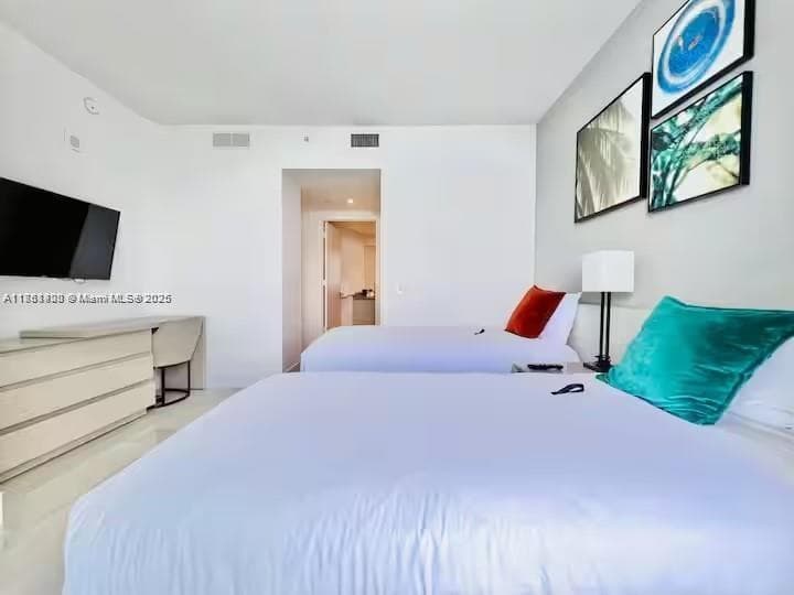 4111 Ocean Dr 1801 photo 6