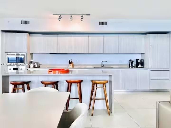 4111 Ocean Dr 5