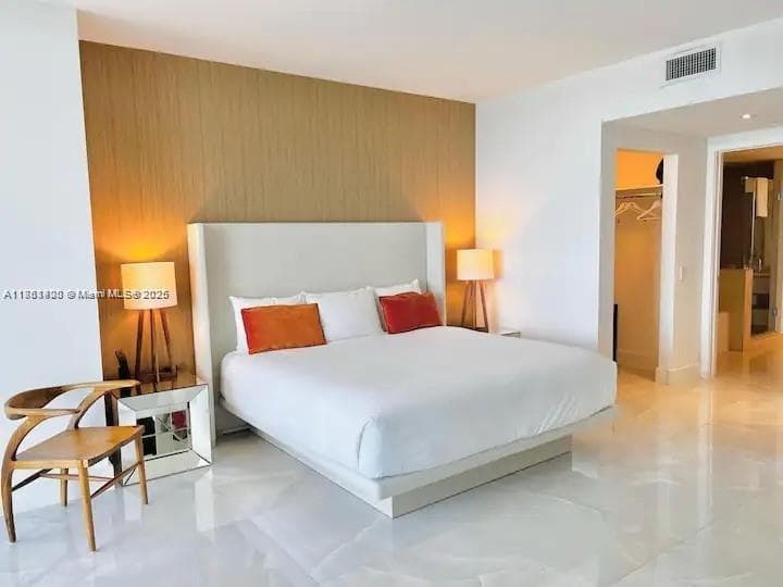4111 Ocean Dr 1801 photo 11
