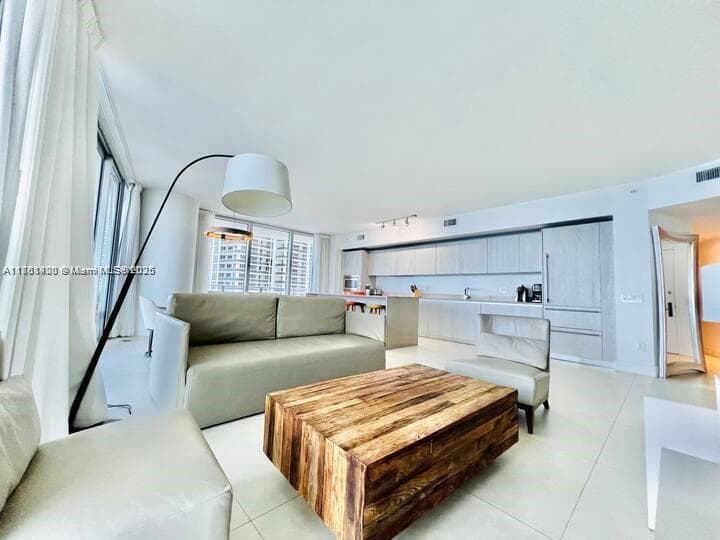 4111 Ocean Dr 4