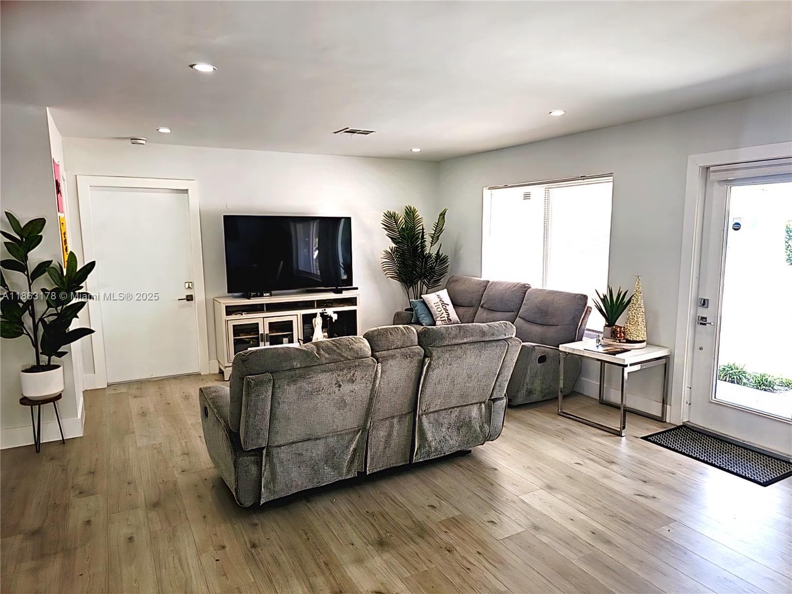 1430 53rd Ct photo 6
