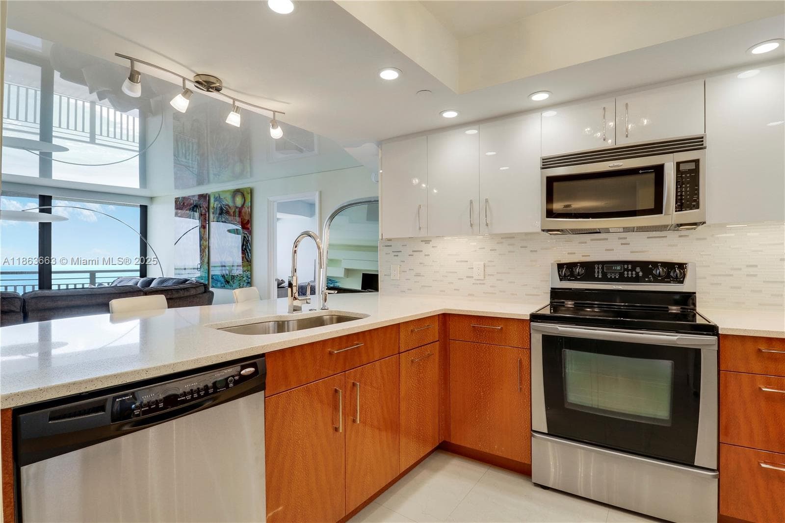 3000 Ocean Dr PH-D photo 17